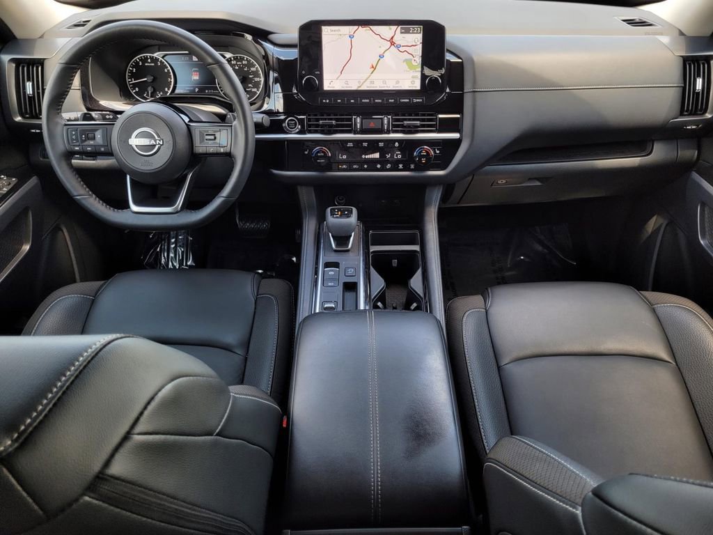 Used 2023 Nissan Pathfinder SL w/ Lighting Package (N92) FWD image 17