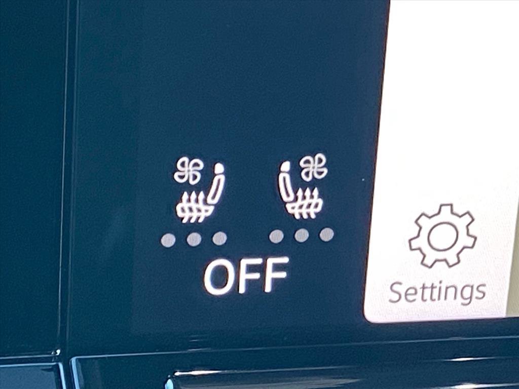 Certified 2025 Volkswagen Atlas Cross Sport SEL image 17