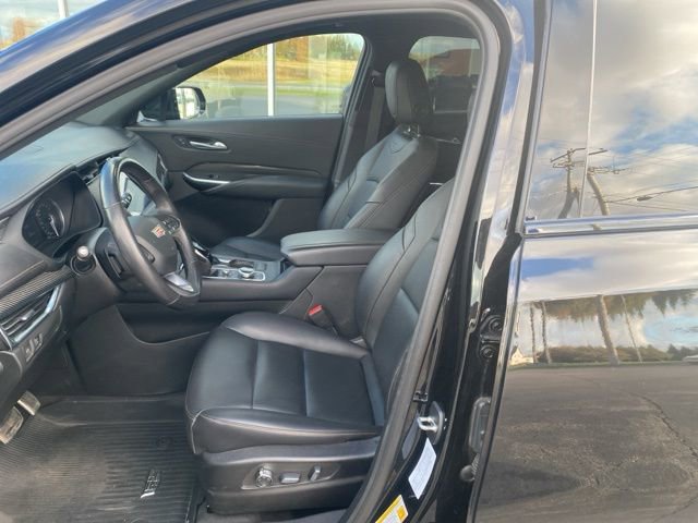 Used 2023 Cadillac XT4 Sport w/ Enhanced Visibility Package image 9