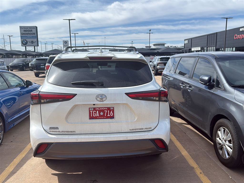 Used 2021 Toyota Highlander Limited image 10