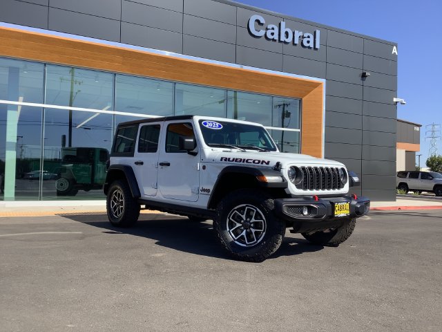 Used 2025 Jeep Wrangler Unlimited Rubicon w/ Convenience Group AWD/4WD image 2
