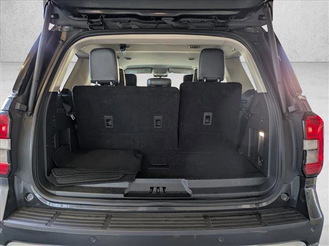 Used 2023 Ford Expedition XLT image 27