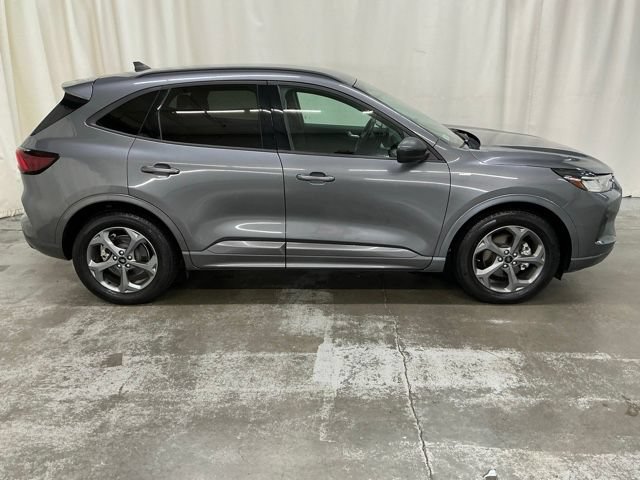 Used 2024 Ford Escape ST-Line w/ Tech Pack #1 FWD image 2