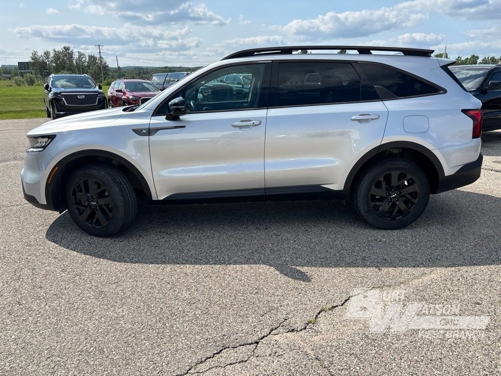 Used 2022 Kia Sorento S w/ Panoramic Sunroof Package AWD/4WD image 3