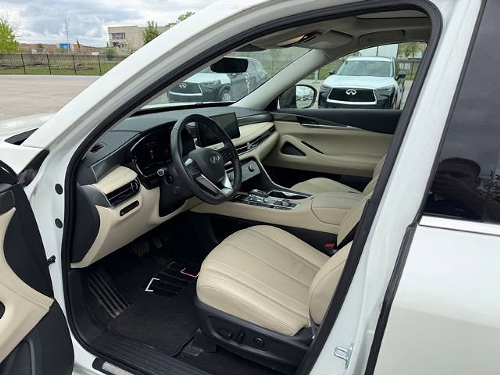 Certified 2023 INFINITI QX60 Luxe w/ Cargo Package AWD/4WD image 9
