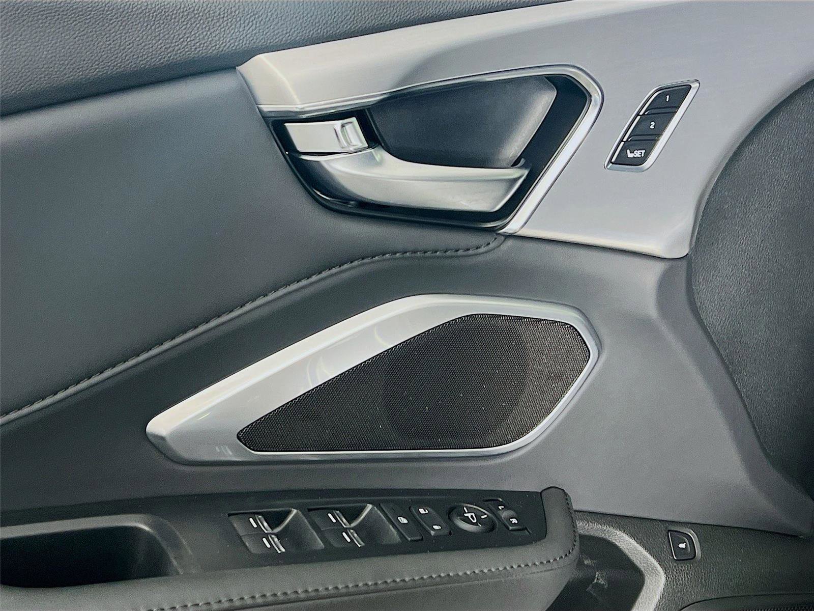 Used 2024 Acura RDX SH-AWD image 19