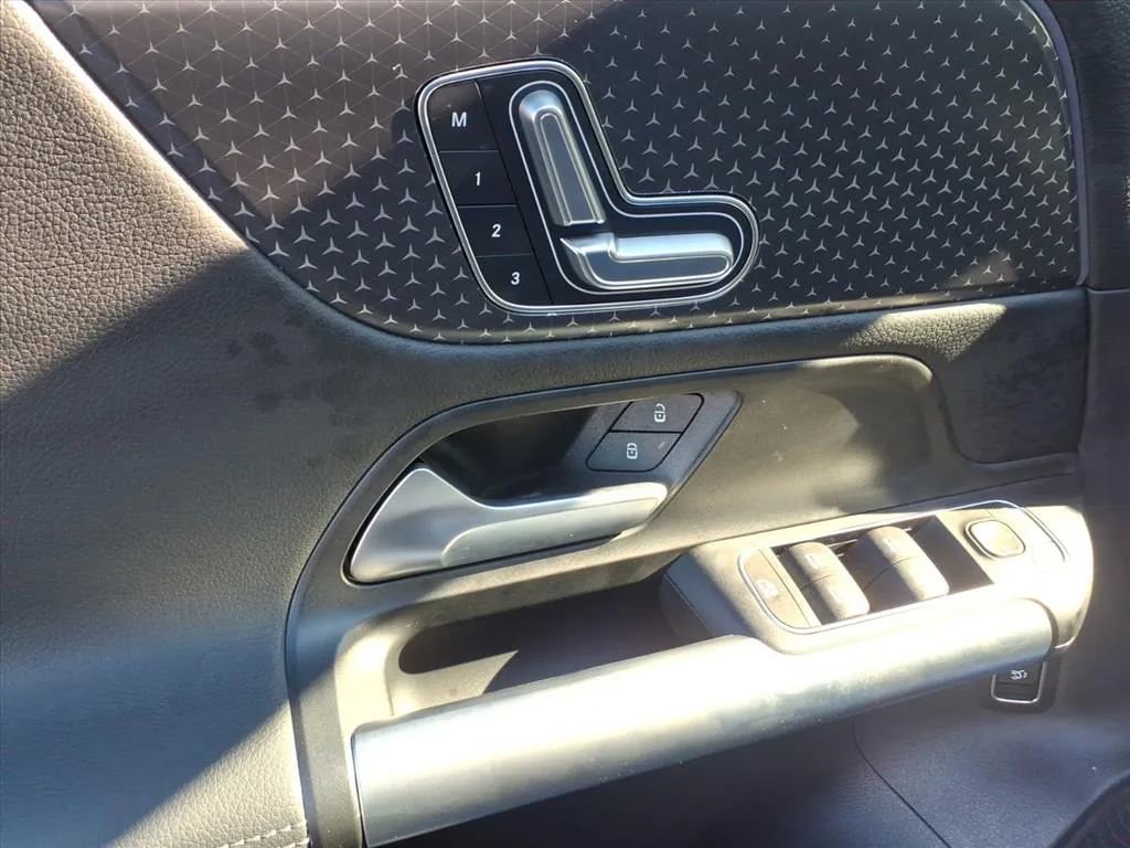 Used 2025 Mercedes-Benz GLA 250 image 25