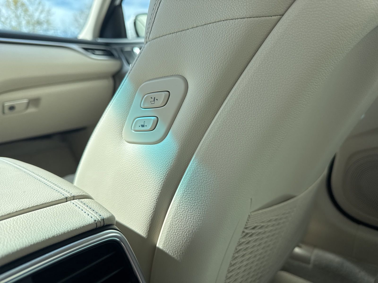 Used 2026 Genesis G70 2.5T Prestige image 17