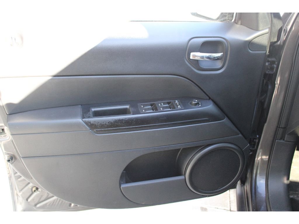 Used 2016 Jeep Patriot High Altitude image 5