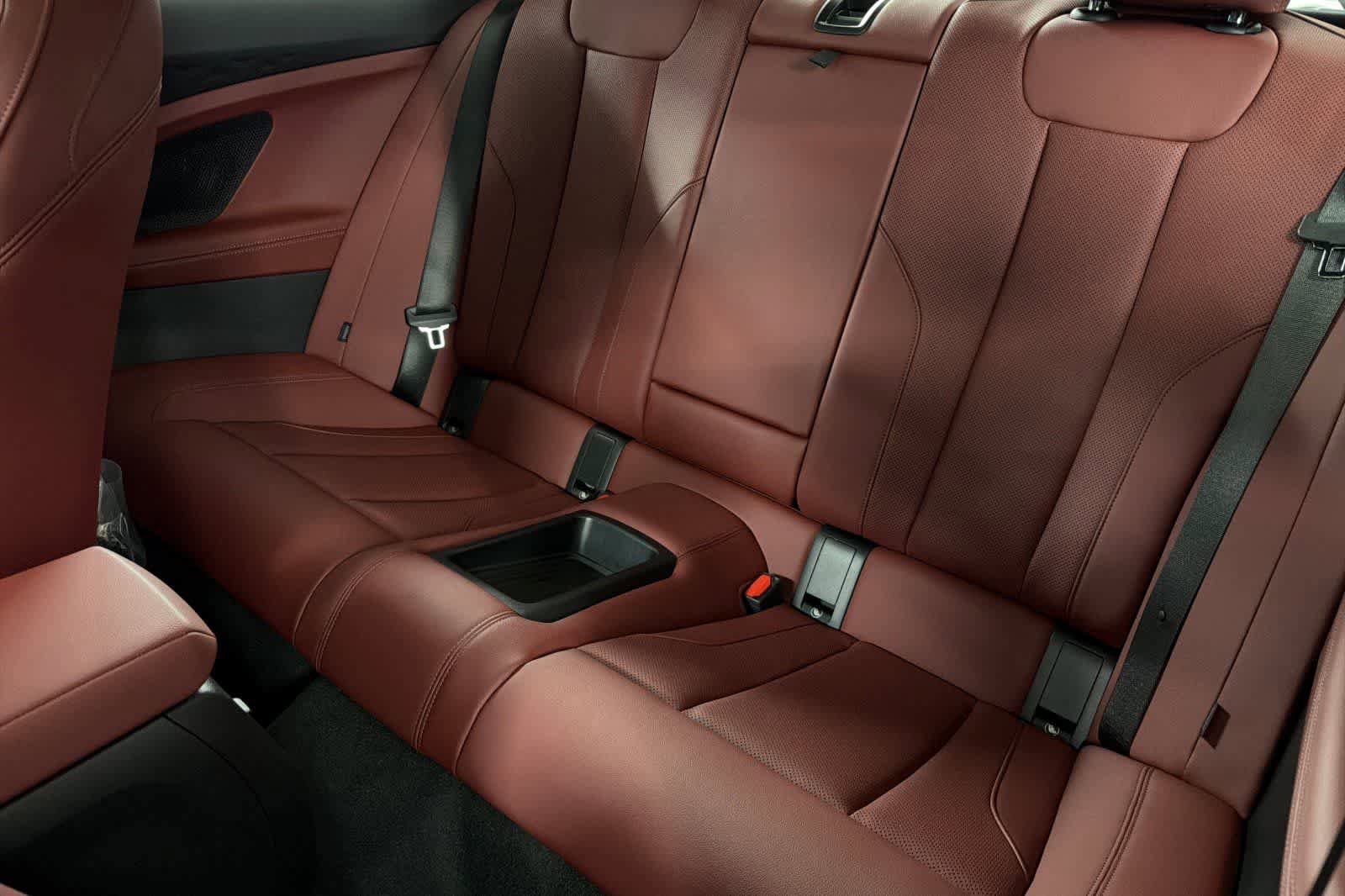 Used 2025 BMW 230i Coupe w/ Premium Package RWD image 4