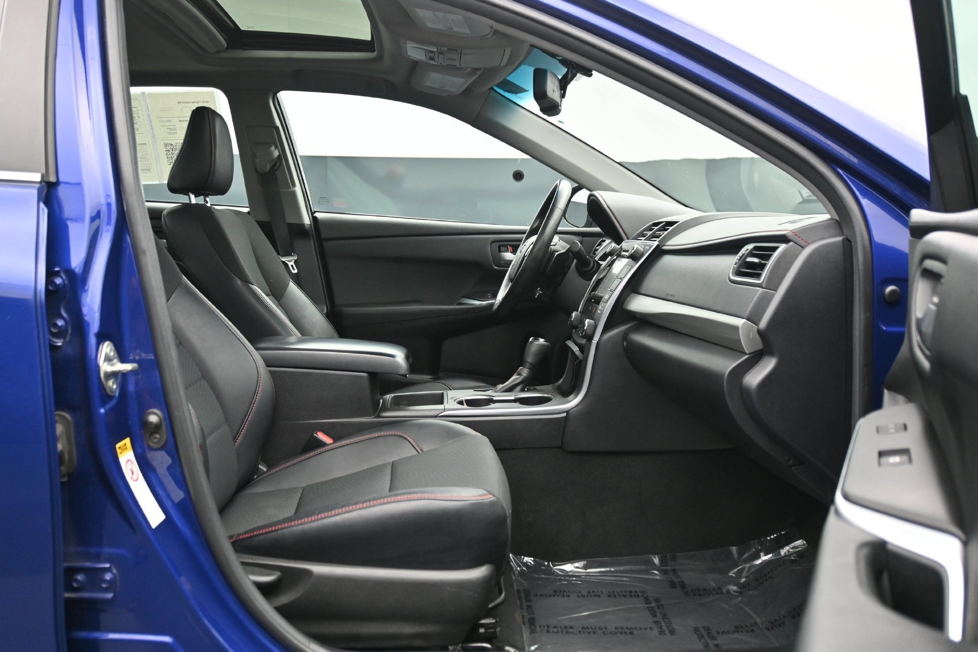 Used 2016 Toyota Camry SE w/ Moonroof Package FWD image 13