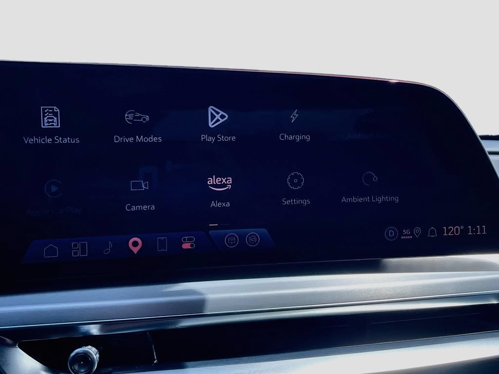 Used 2025 Cadillac Lyriq Luxury AWD/4WD image 15