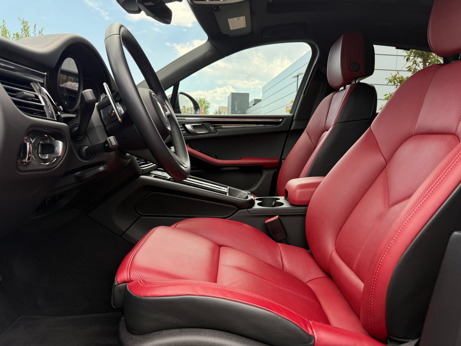 New 2025 Porsche Macan AWD/4WD image 13
