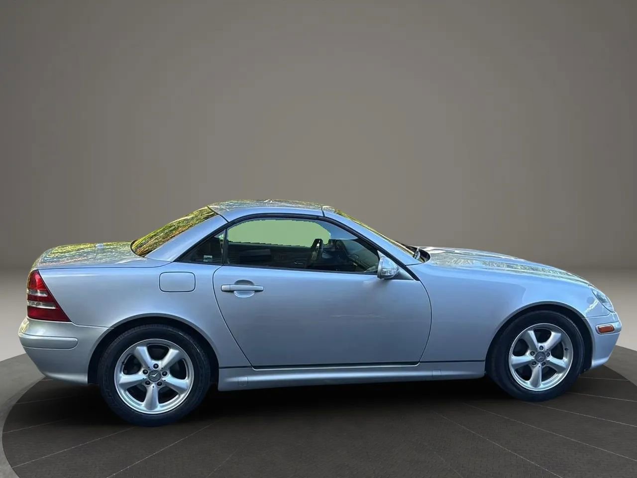 Used 2001 Mercedes-Benz SLK 320 image 4