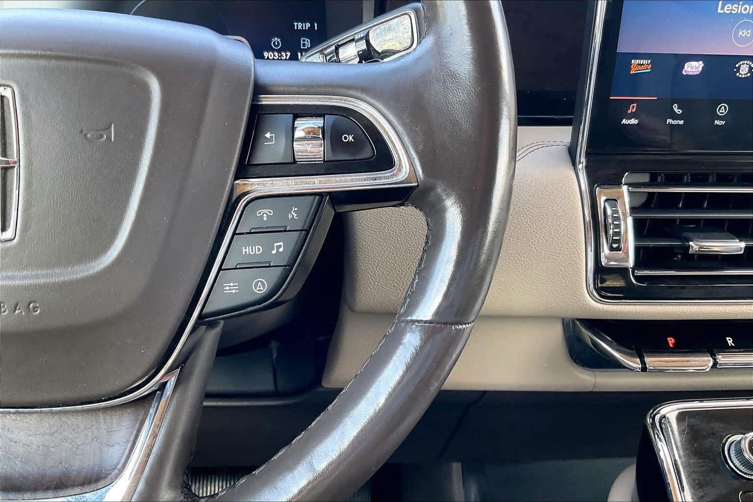 Used 2022 Lincoln Navigator Reserve AWD/4WD image 23