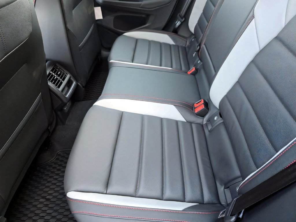 New 2026 Volkswagen GTI SE FWD image 25