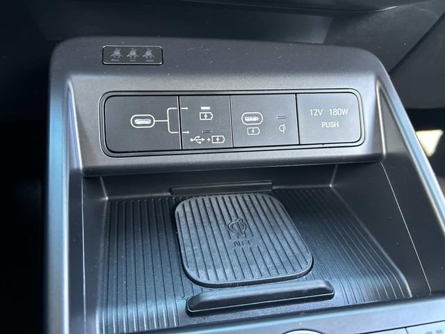 Certified 2025 Hyundai Kona Limited image 31