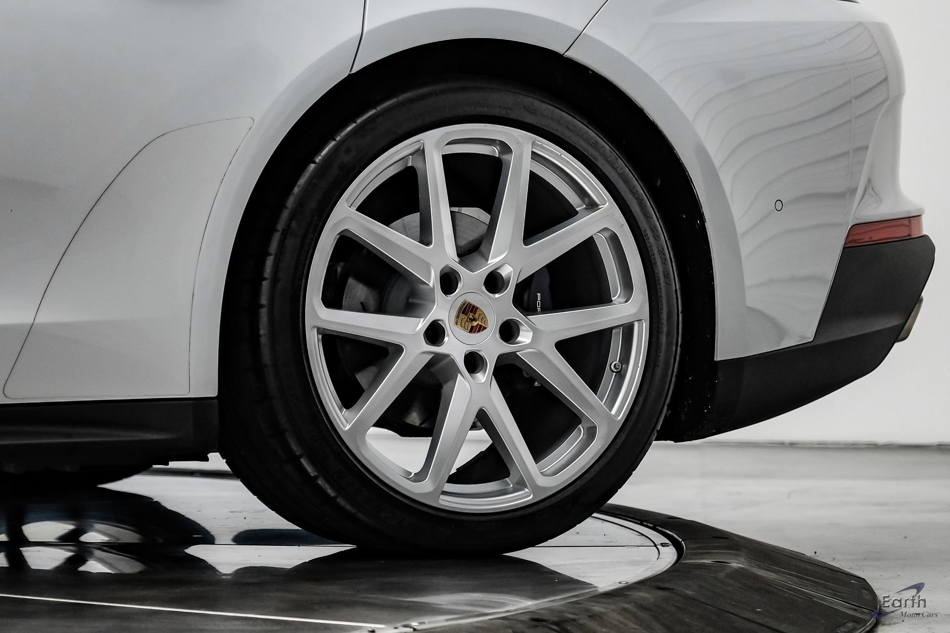 Used 2025 Porsche Panamera w/ Premium Package image 91