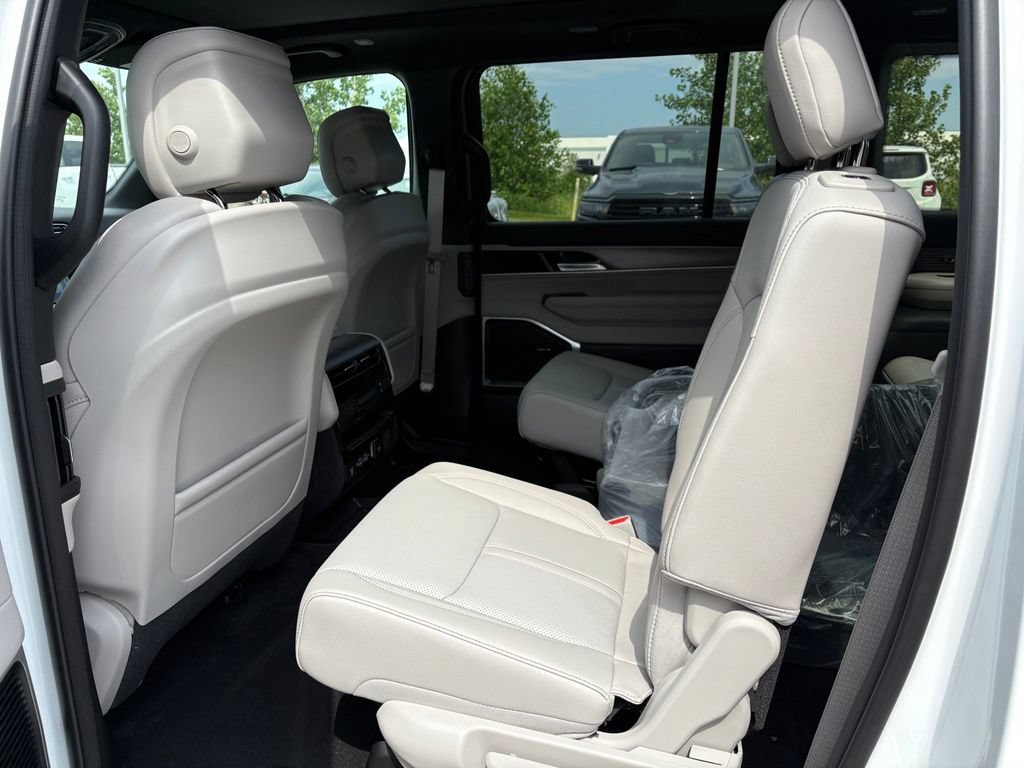 New 2026 Jeep Grand Wagoneer 2WD w/ Premium Group I image 9