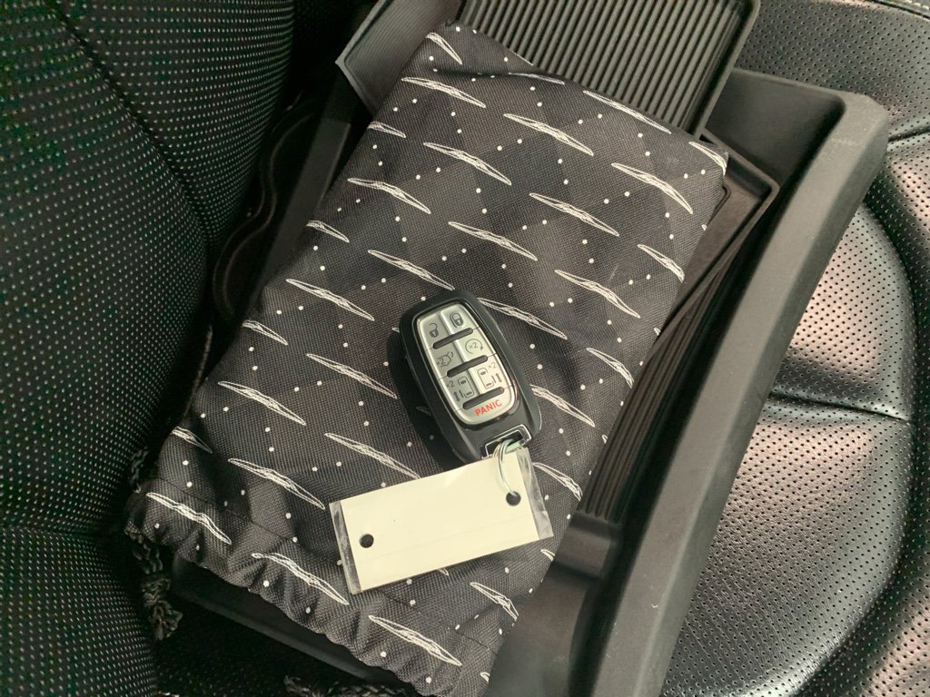 Used 2022 Chrysler Pacifica Limited w/ Uconnect Theater Family Group image 40