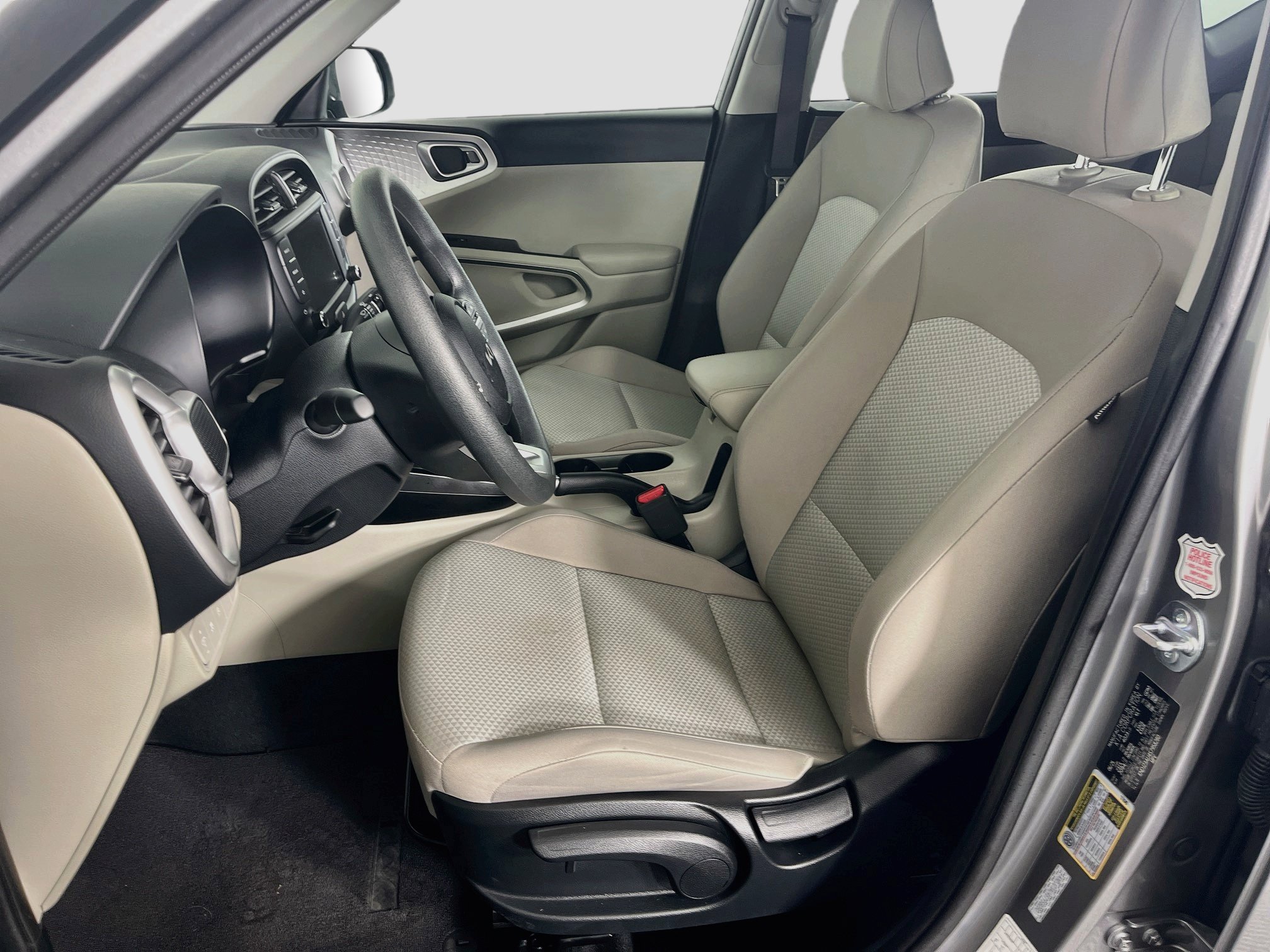 Used 2025 Kia Soul LX w/ LX Technology Package FWD image 13