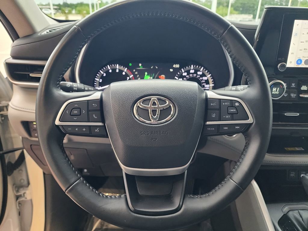Used 2023 Toyota Highlander XLE FWD image 19