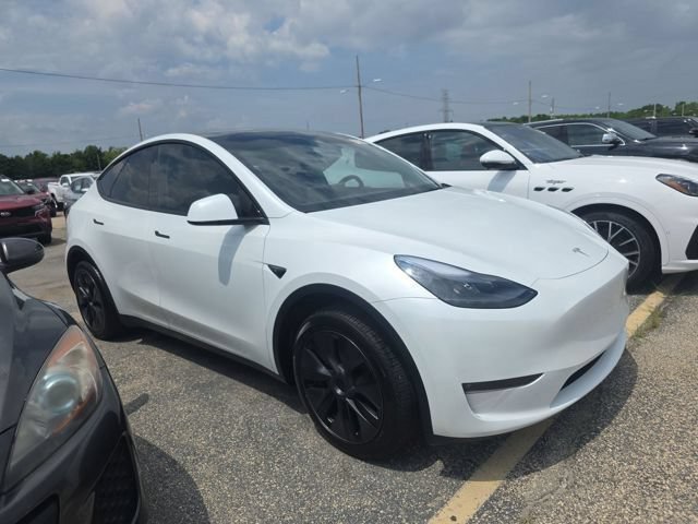 Used 2024 Tesla Model Y Long Range AWD/4WD image 2