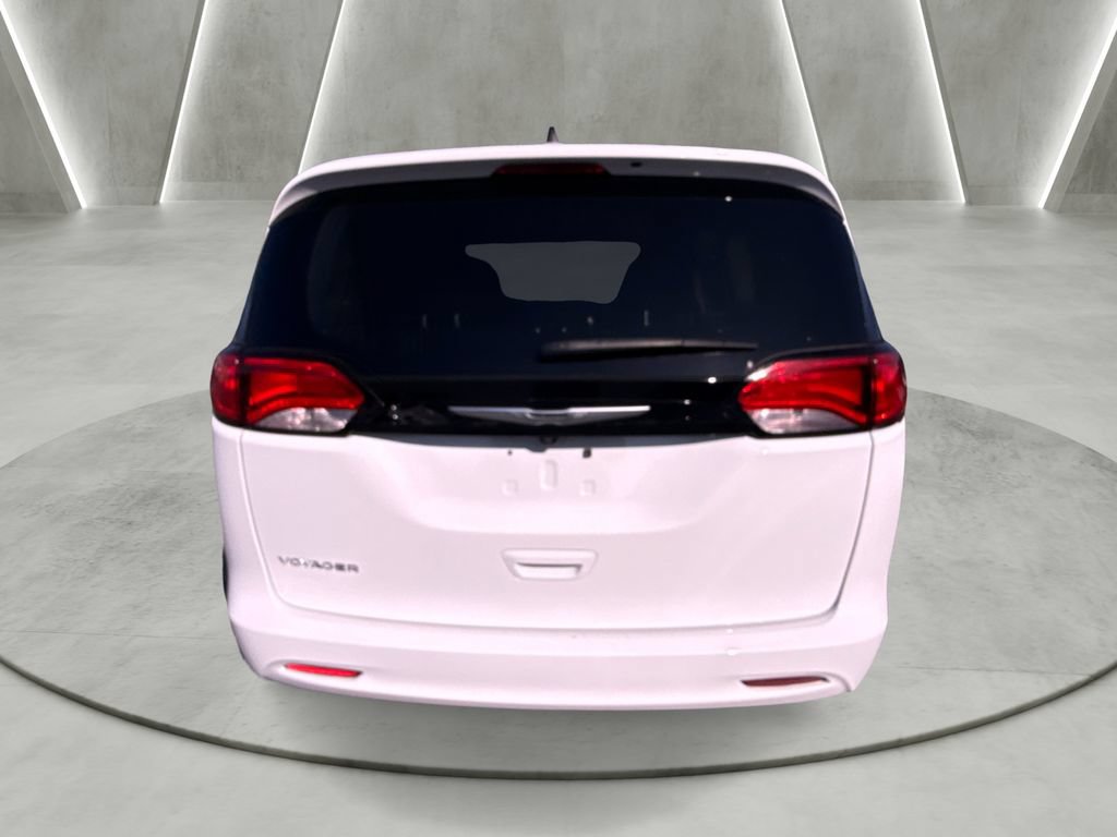 Used 2024 Chrysler Voyager LX FWD image 4