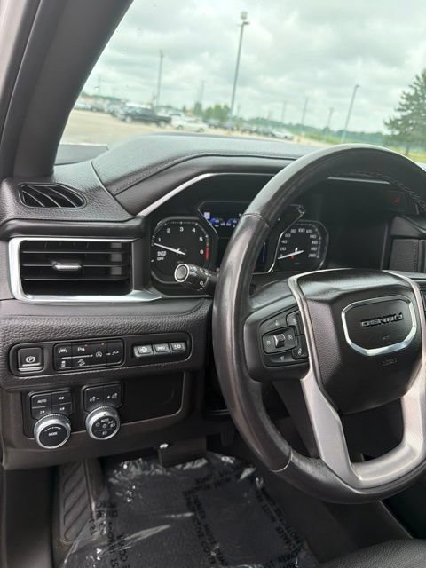 Used 2021 GMC Yukon Denali w/ Denali Premium Package AWD/4WD image 12