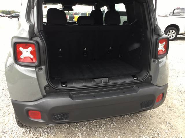 Used 2022 Jeep Renegade Altitude image 5