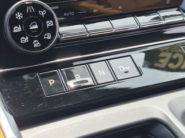 Used 2025 Nissan Armada SL w/ Captain's Chari Seat Package AWD/4WD image 11