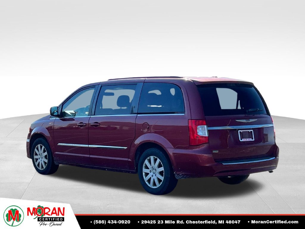 Used 2015 Chrysler Town & Country Touring FWD image 4