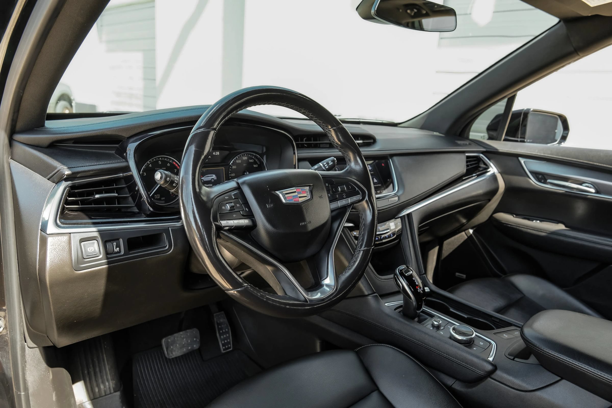 Used 2022 Cadillac XT6 Luxury w/ LPO, Floor Liner Package FWD image 3
