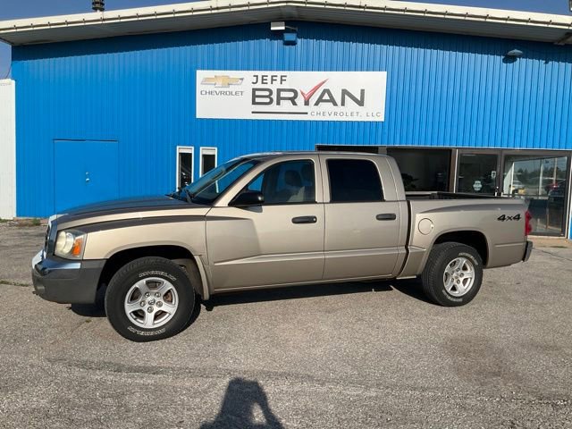 Used 2005 Dodge Dakota SLT AWD/4WD image 1