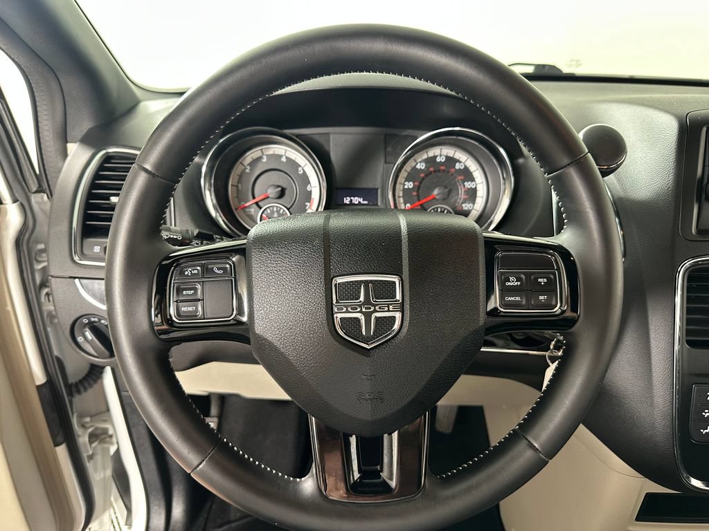 Used 2016 Dodge Grand Caravan SE FWD image 23