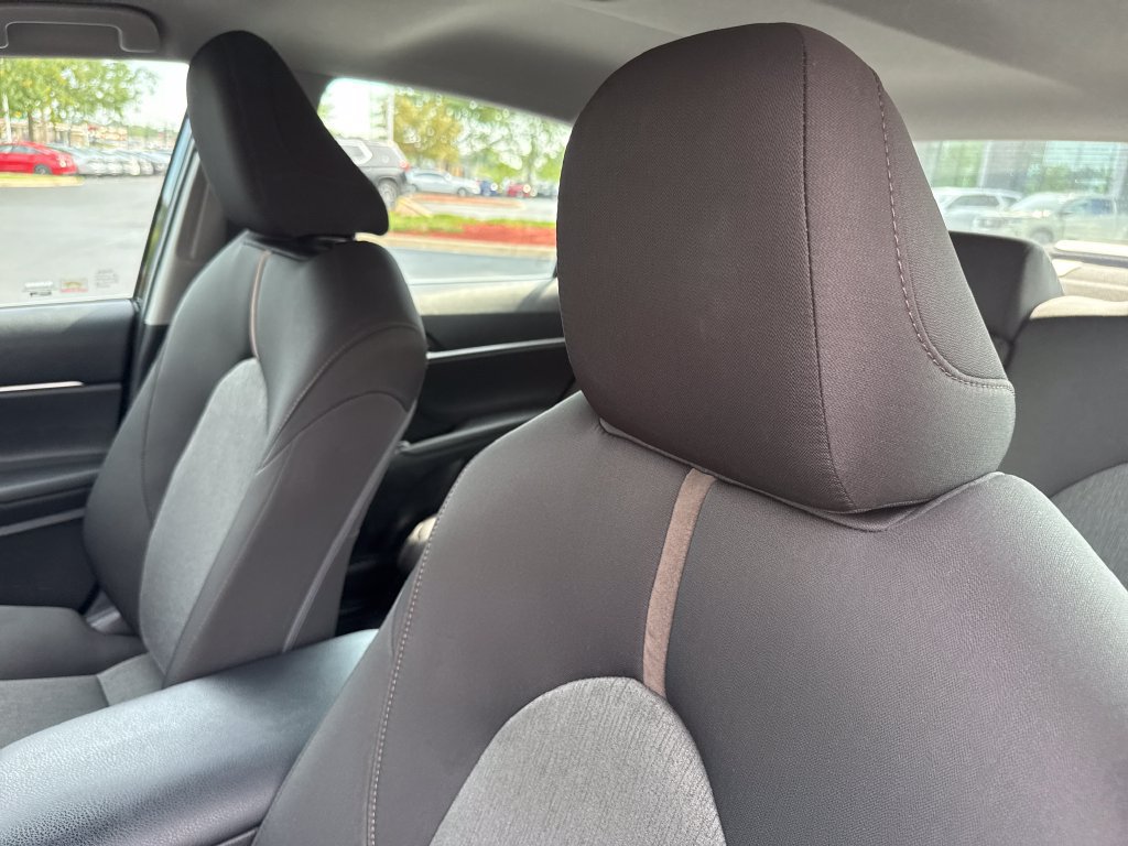 Used 2018 Toyota Camry LE FWD image 12