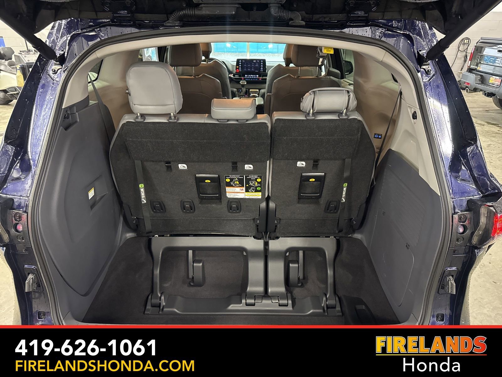 Used 2024 Toyota Sienna XLE AWD/4WD image 36