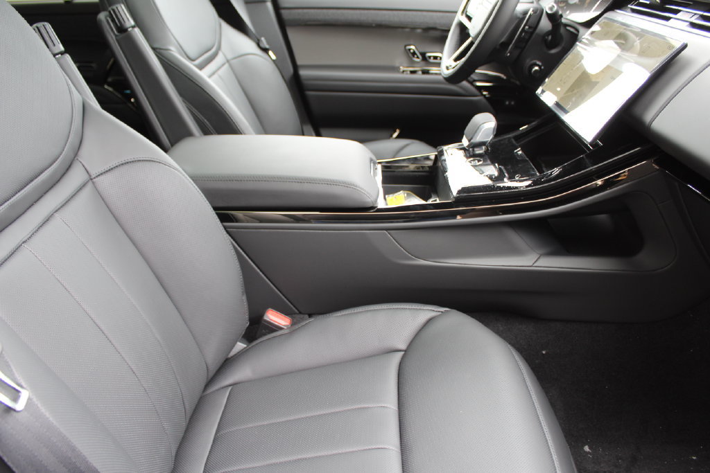 New 2026 Land Rover Range Rover Sport Dynamic SE AWD/4WD image 17