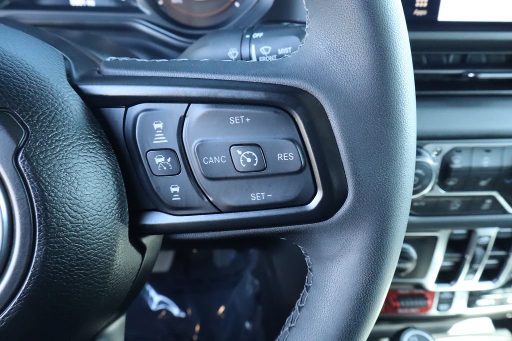 Used 2025 Jeep Gladiator Rubicon w/ Convenience Group AWD/4WD image 23