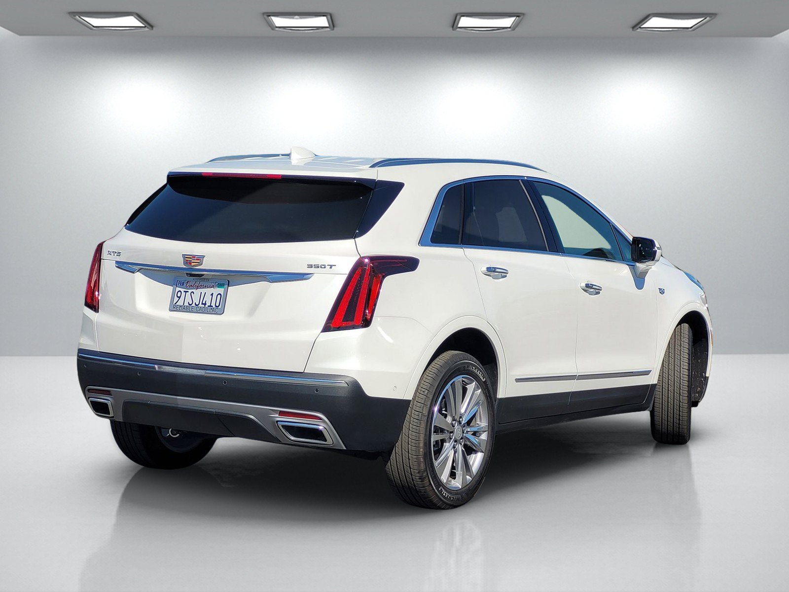 Used 2026 Cadillac XT5 Premium Luxury w/ Driver Assist Package FWD image 4