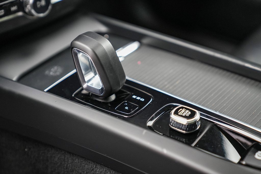 Used 2023 Volvo XC60 B5 Core image 18