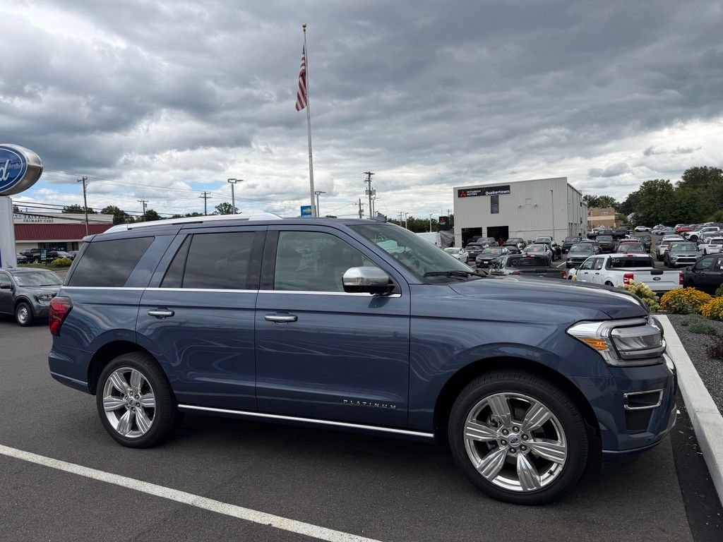 Used 2022 Ford Expedition Platinum AWD/4WD image 5