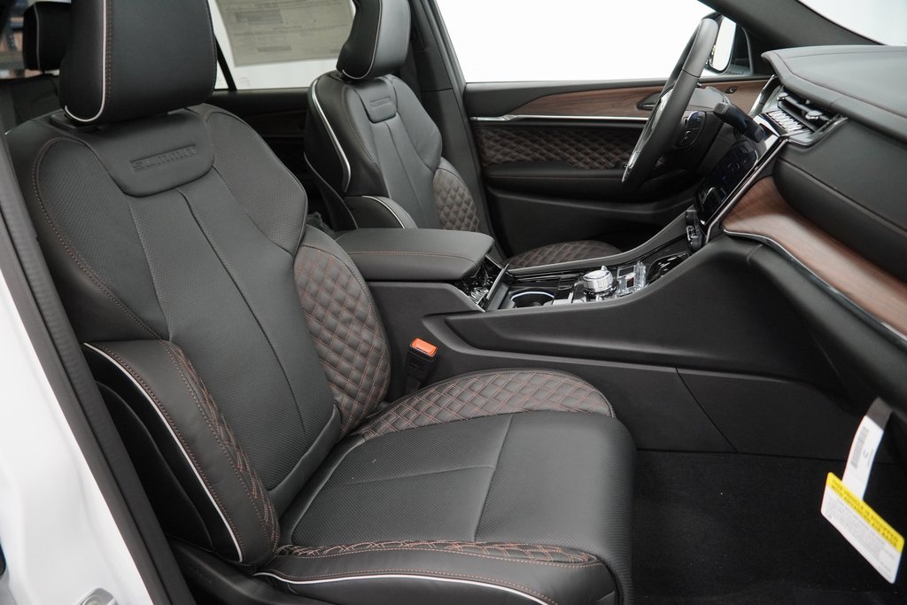 New 2025 Jeep Grand Cherokee Summit w/ Obsidian Package image 34