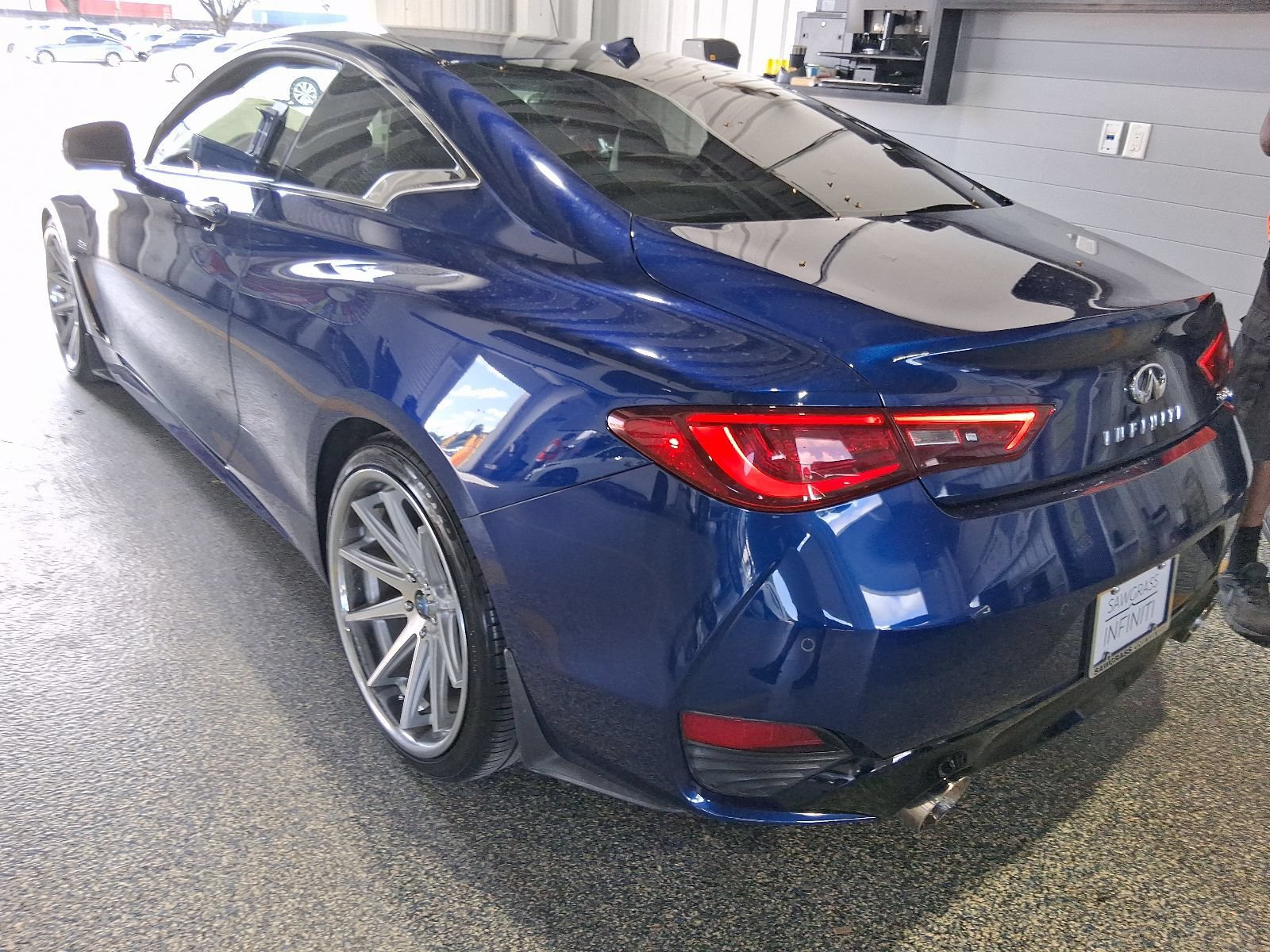 Used 2017 INFINITI Q60 3.0t w/ Premium Plus Package 3.0T RWD image 5