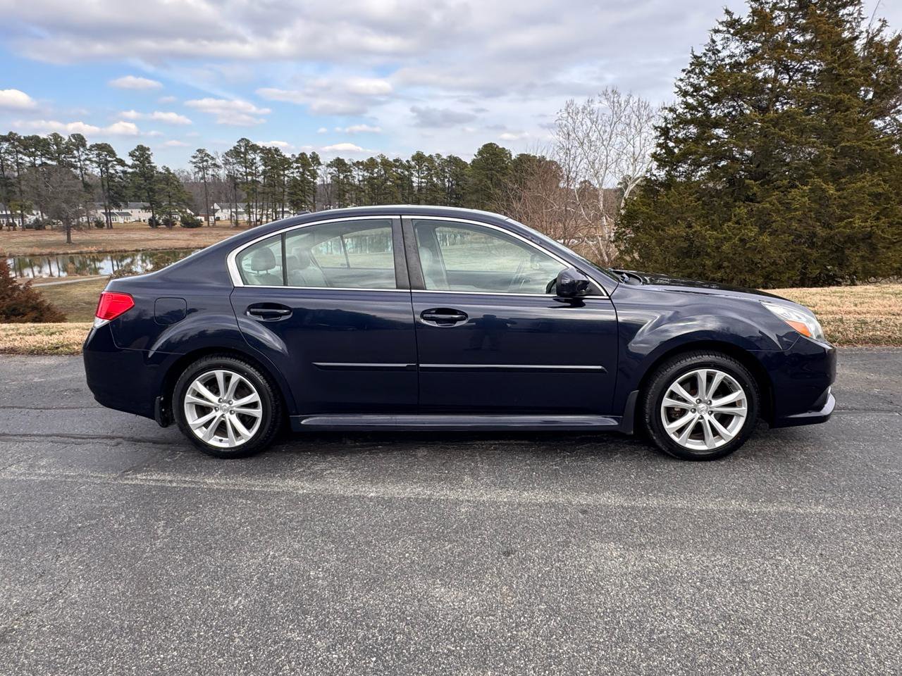 Used 2014 Subaru Legacy 2.5i Limited w/ Moonroof Package AWD/4WD image 31