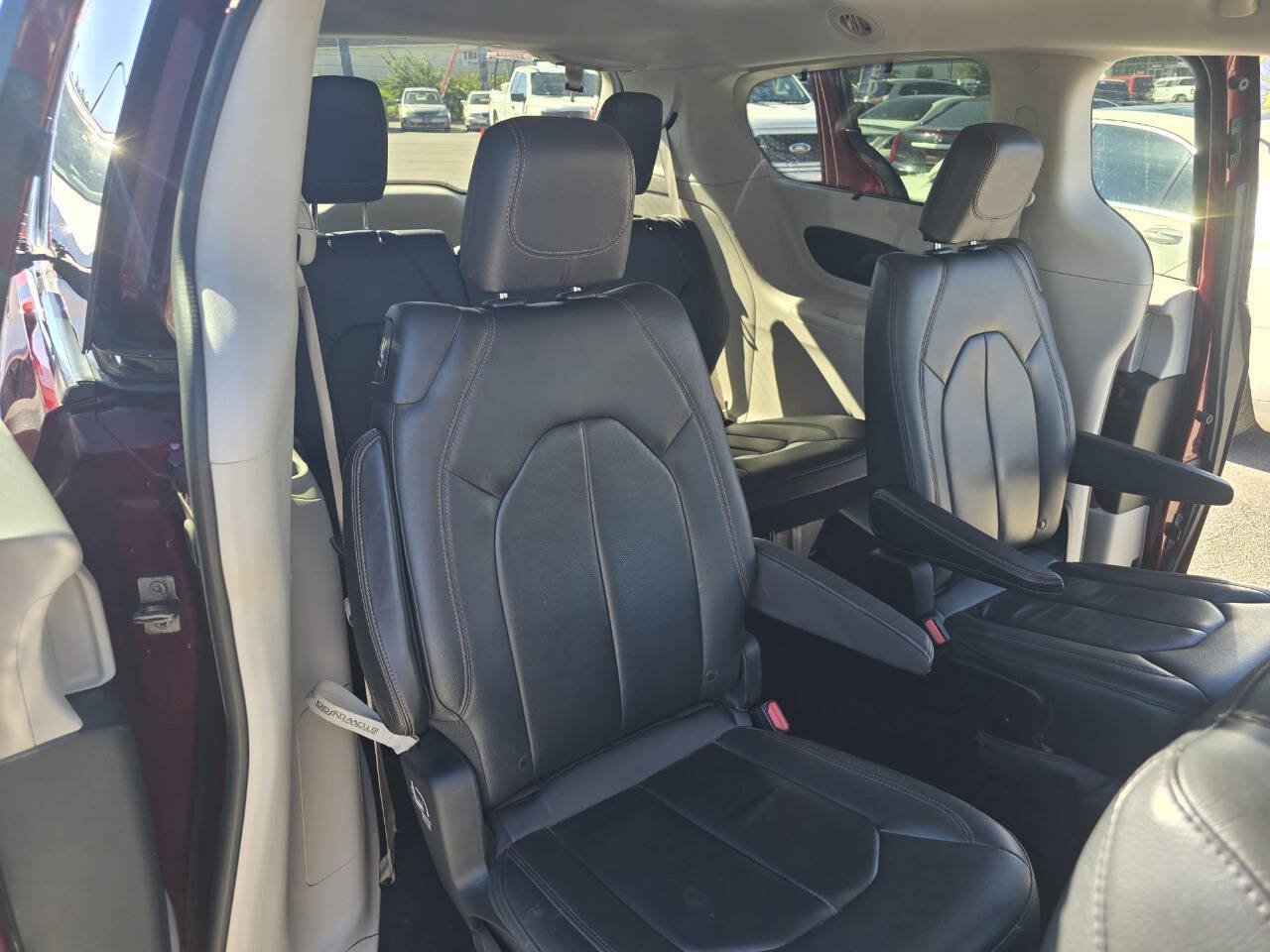 Used 2017 Chrysler Pacifica Touring-L w/ Tire & Wheel Group FWD image 39