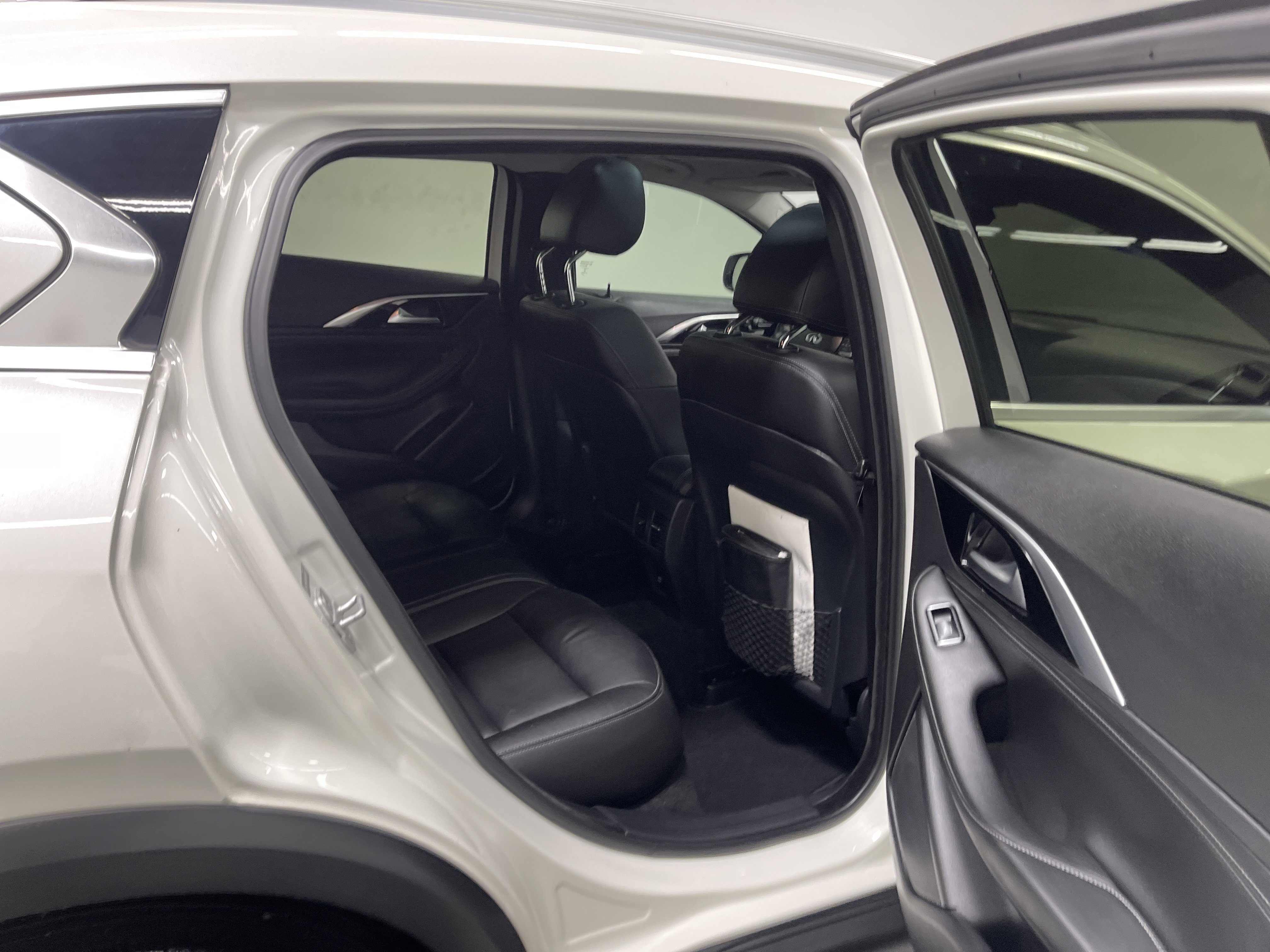 Used 2018 INFINITI QX30 Premium w/ Cargo Package image 21