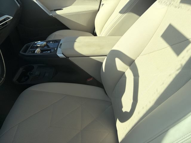 Used 2024 BMW iX xDrive50 w/ Sport Package AWD/4WD image 4