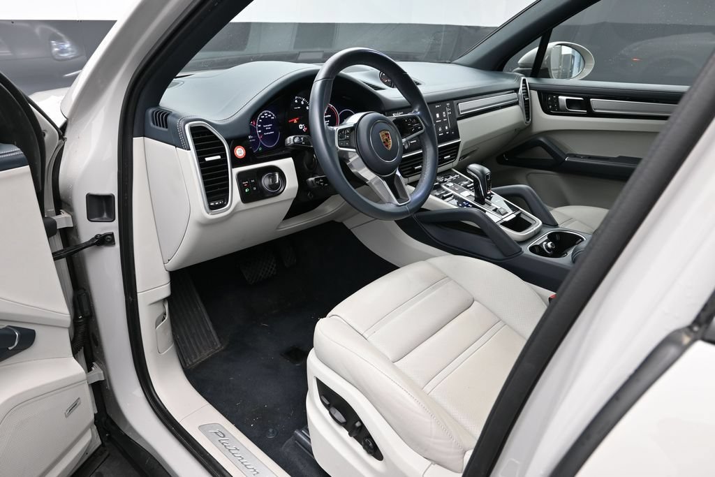 Certified 2023 Porsche Cayenne Platinum Edition AWD/4WD image 4