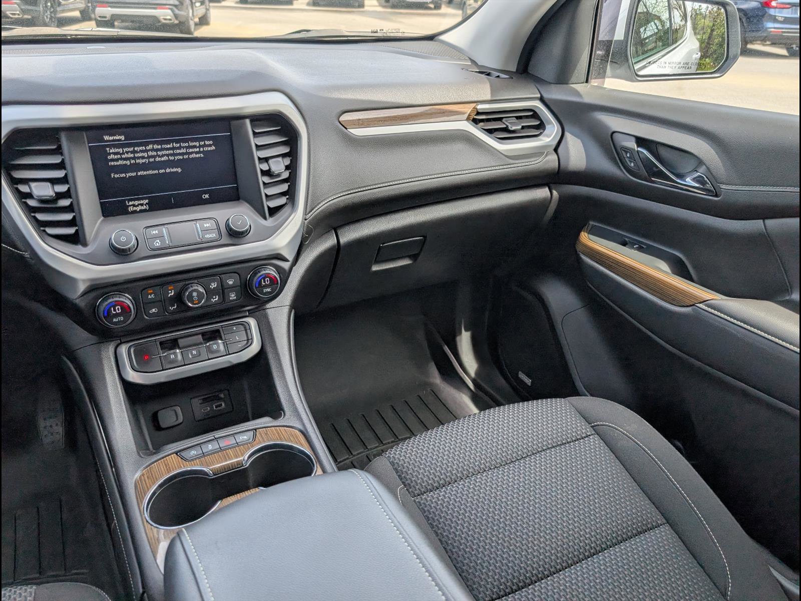 Used 2022 GMC Acadia SLE w/ Driver Convenience Package image 9